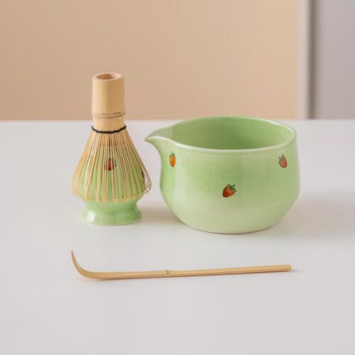 Hand-painted Strawberry Ceramic Matcha Bowl Set Green Matcha Tea Set 450ml